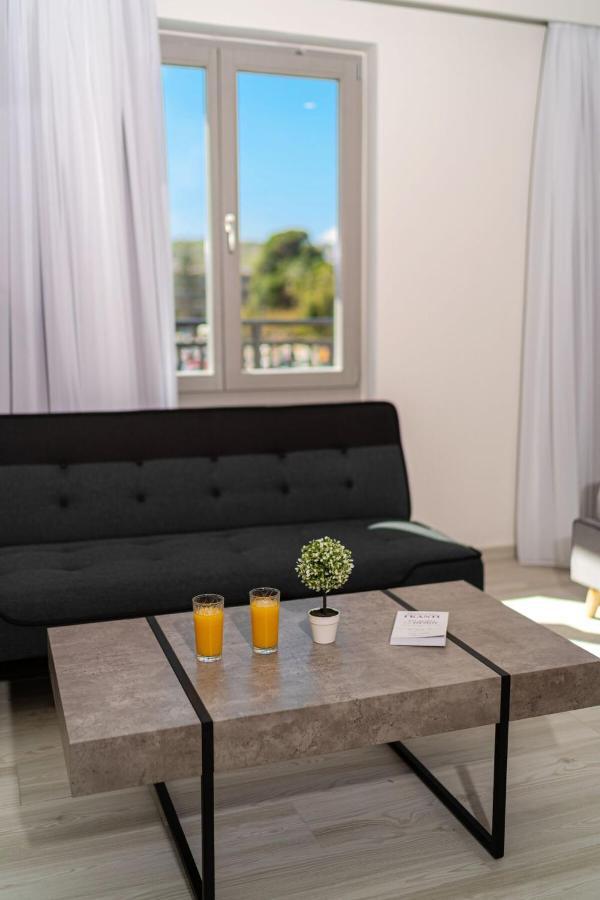 White&Gray Apartment レティムノ エクステリア 写真